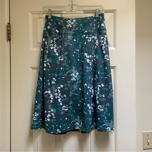 Women's Skorts - Knee Length - Picture 2 of 8